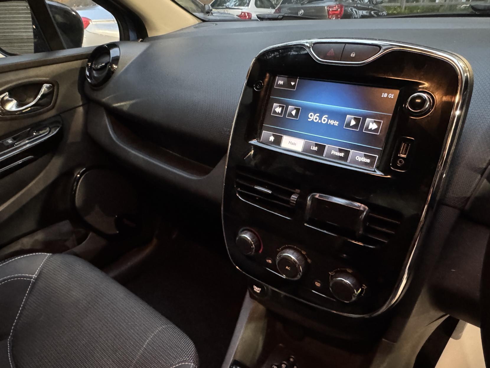Renault Clio 0.9 TCe Dynamique MediaNav Hatchback 5dr Petrol Manual Euro 5 (s/s) (90 ps)