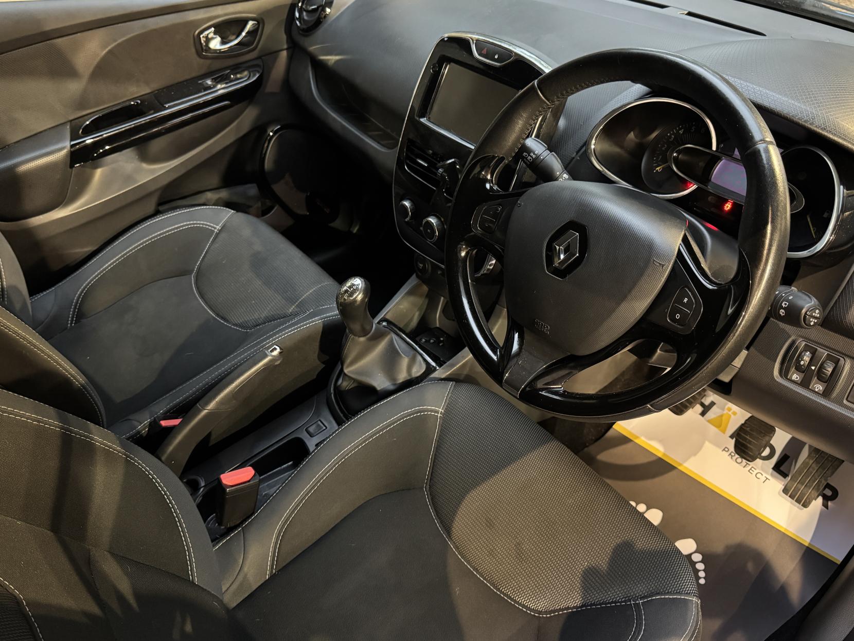 Renault Clio 0.9 TCe Dynamique MediaNav Hatchback 5dr Petrol Manual Euro 5 (s/s) (90 ps)