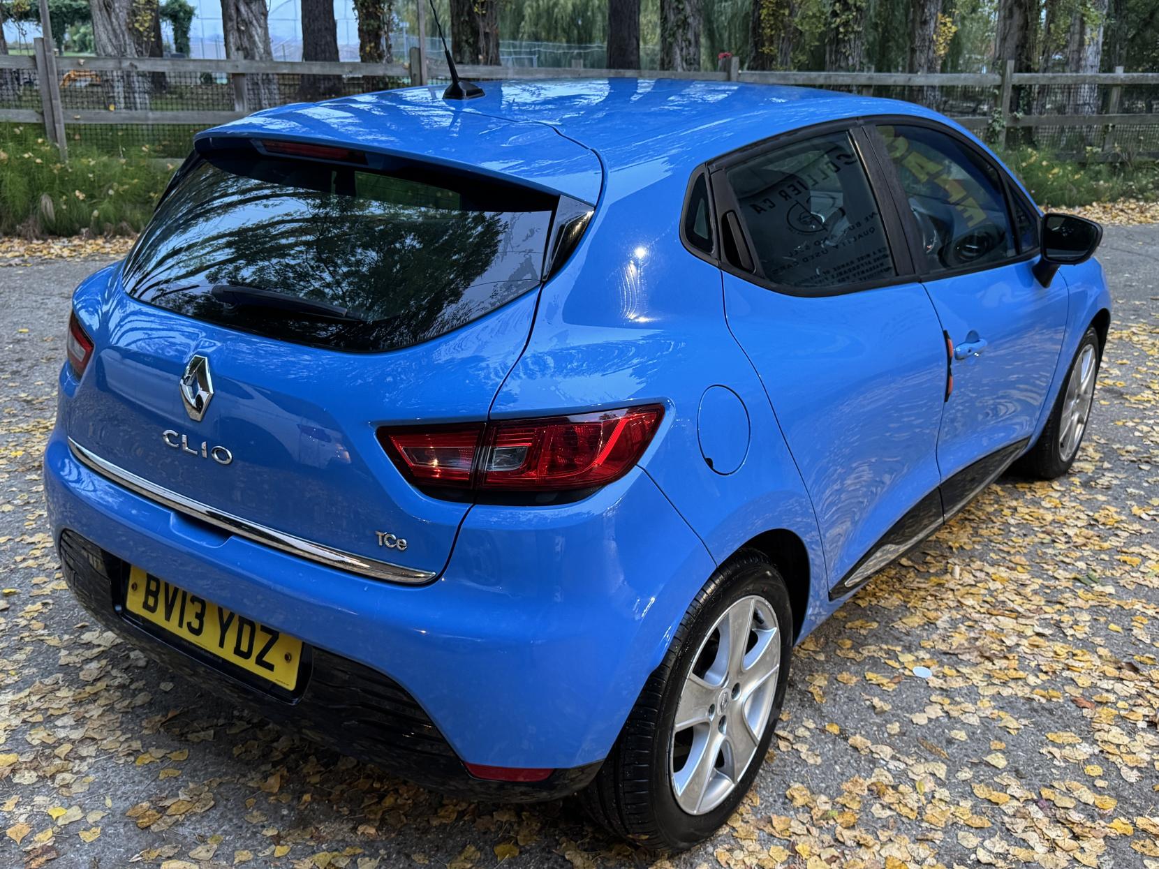 Renault Clio 0.9 TCe Dynamique MediaNav Hatchback 5dr Petrol Manual Euro 5 (s/s) (90 ps)