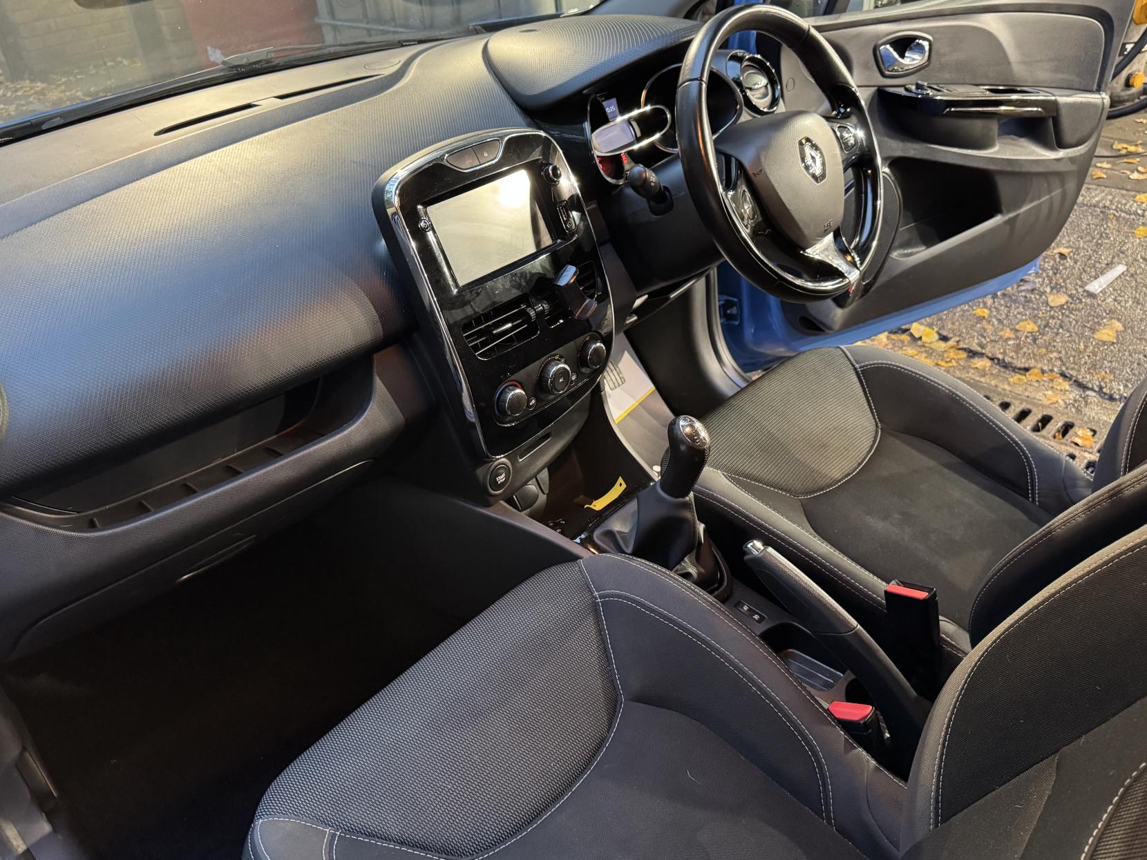 Renault Clio 0.9 TCe Dynamique MediaNav Hatchback 5dr Petrol Manual Euro 5 (s/s) (90 ps)