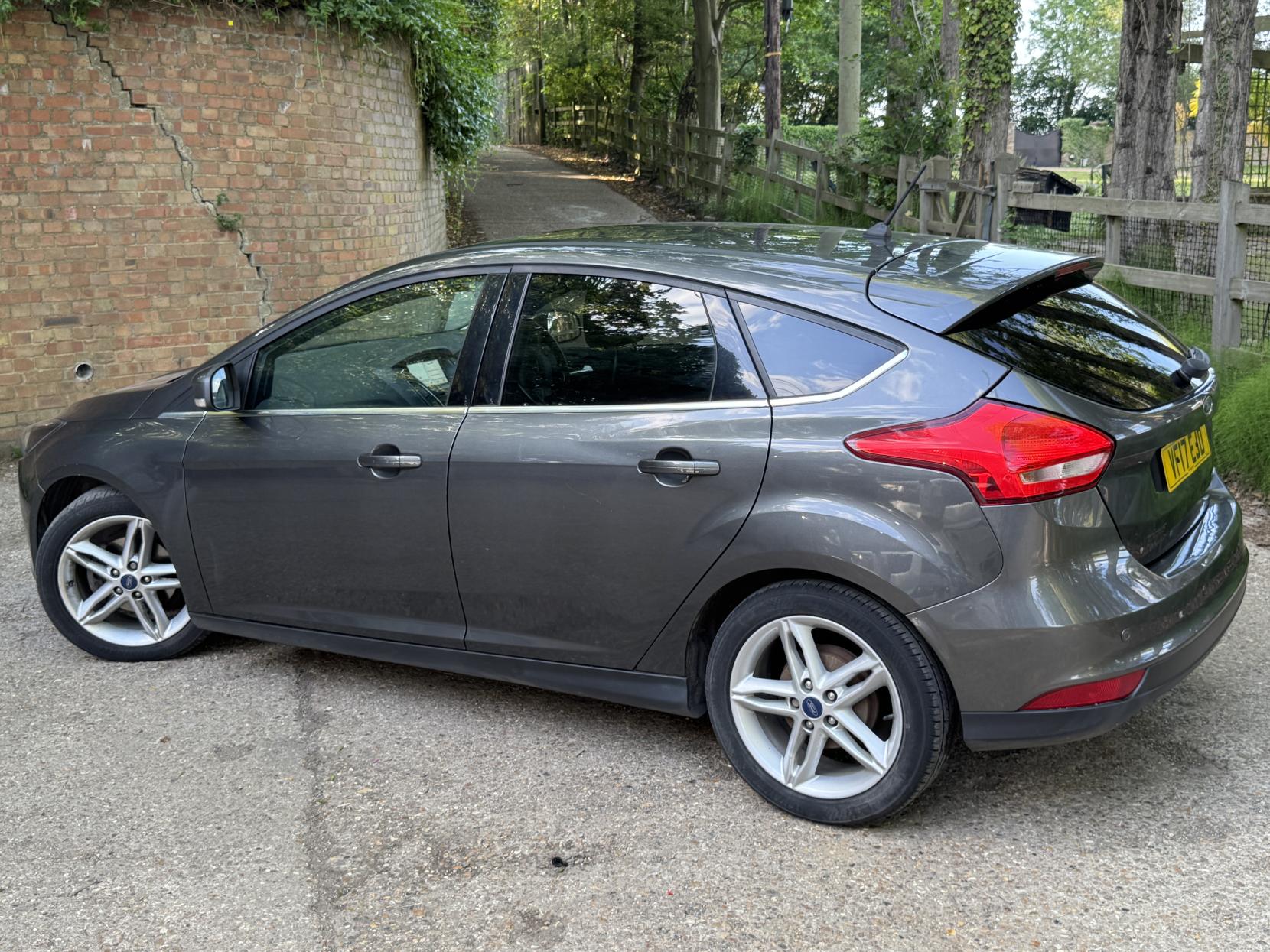 Ford Focus 1.0T EcoBoost Zetec Edition Hatchback 5dr Petrol Manual Euro 6 (s/s) (125 ps)