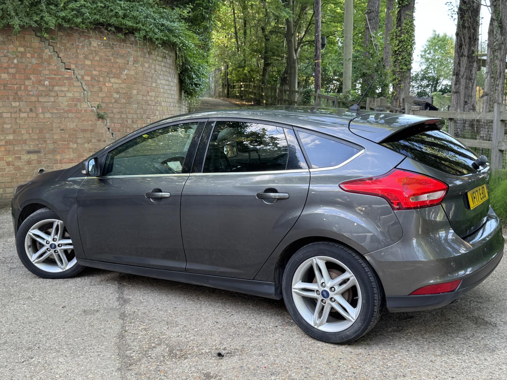 Ford Focus 1.0T EcoBoost Zetec Edition Hatchback 5dr Petrol Manual Euro 6 (s/s) (125 ps)