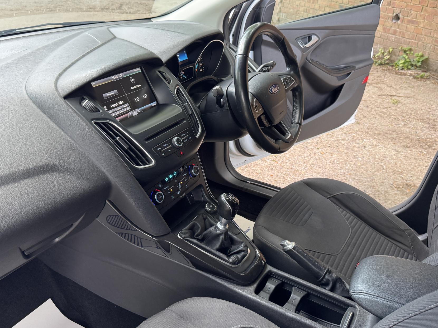 Ford Focus 1.0T EcoBoost Zetec Edition Hatchback 5dr Petrol Manual Euro 6 (s/s) (125 ps)