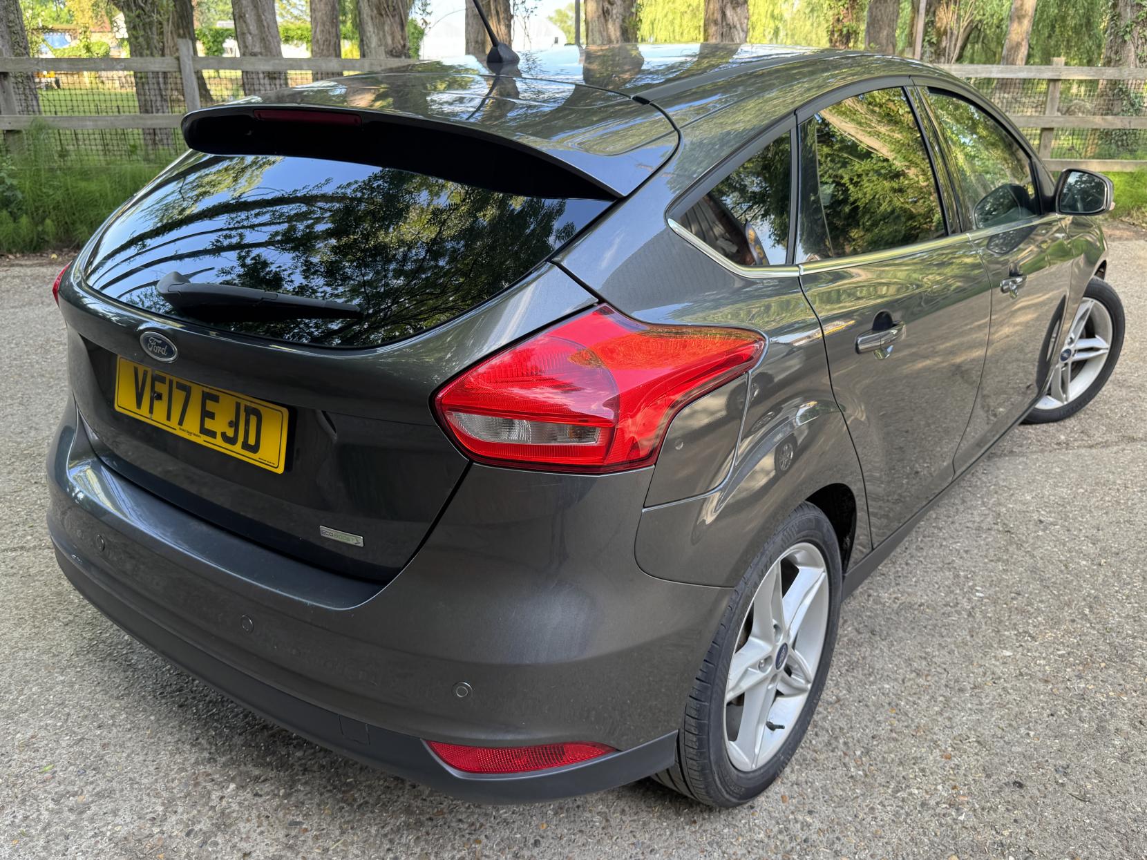 Ford Focus 1.0T EcoBoost Zetec Edition Hatchback 5dr Petrol Manual Euro 6 (s/s) (125 ps)