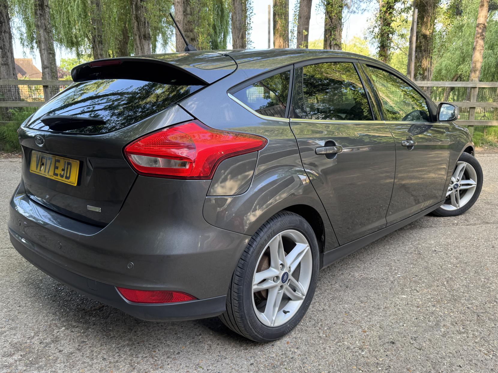 Ford Focus 1.0T EcoBoost Zetec Edition Hatchback 5dr Petrol Manual Euro 6 (s/s) (125 ps)