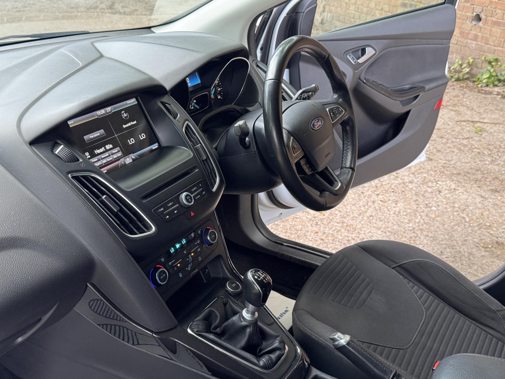 Ford Focus 1.0T EcoBoost Zetec Edition Hatchback 5dr Petrol Manual Euro 6 (s/s) (125 ps)