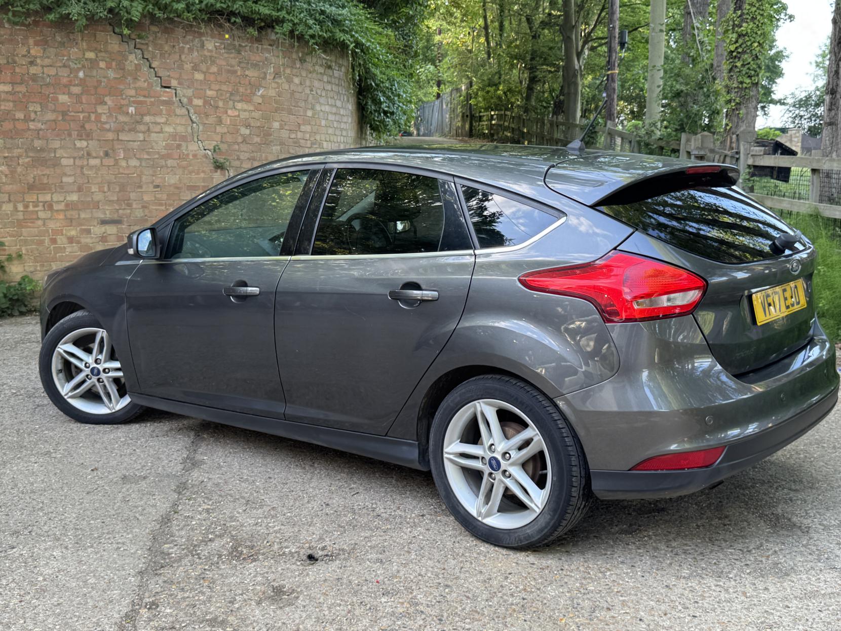 Ford Focus 1.0T EcoBoost Zetec Edition Hatchback 5dr Petrol Manual Euro 6 (s/s) (125 ps)
