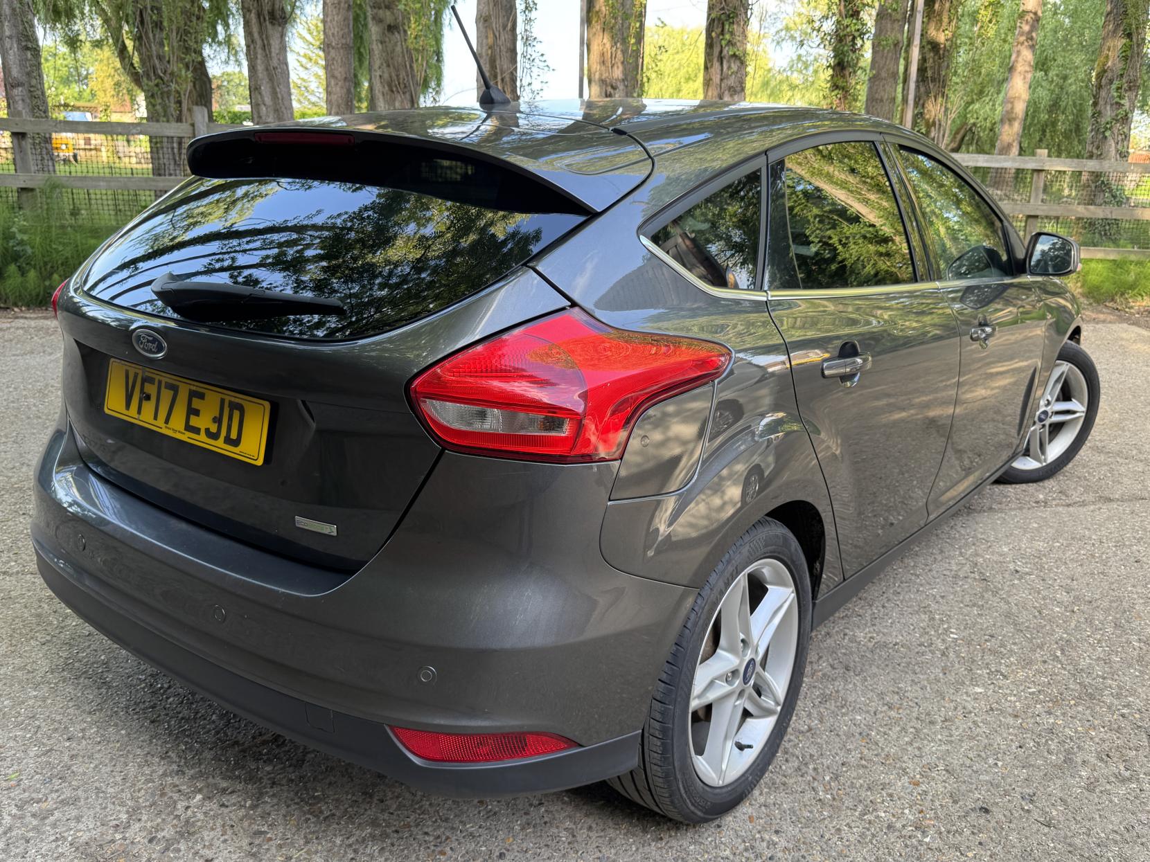 Ford Focus 1.0T EcoBoost Zetec Edition Hatchback 5dr Petrol Manual Euro 6 (s/s) (125 ps)