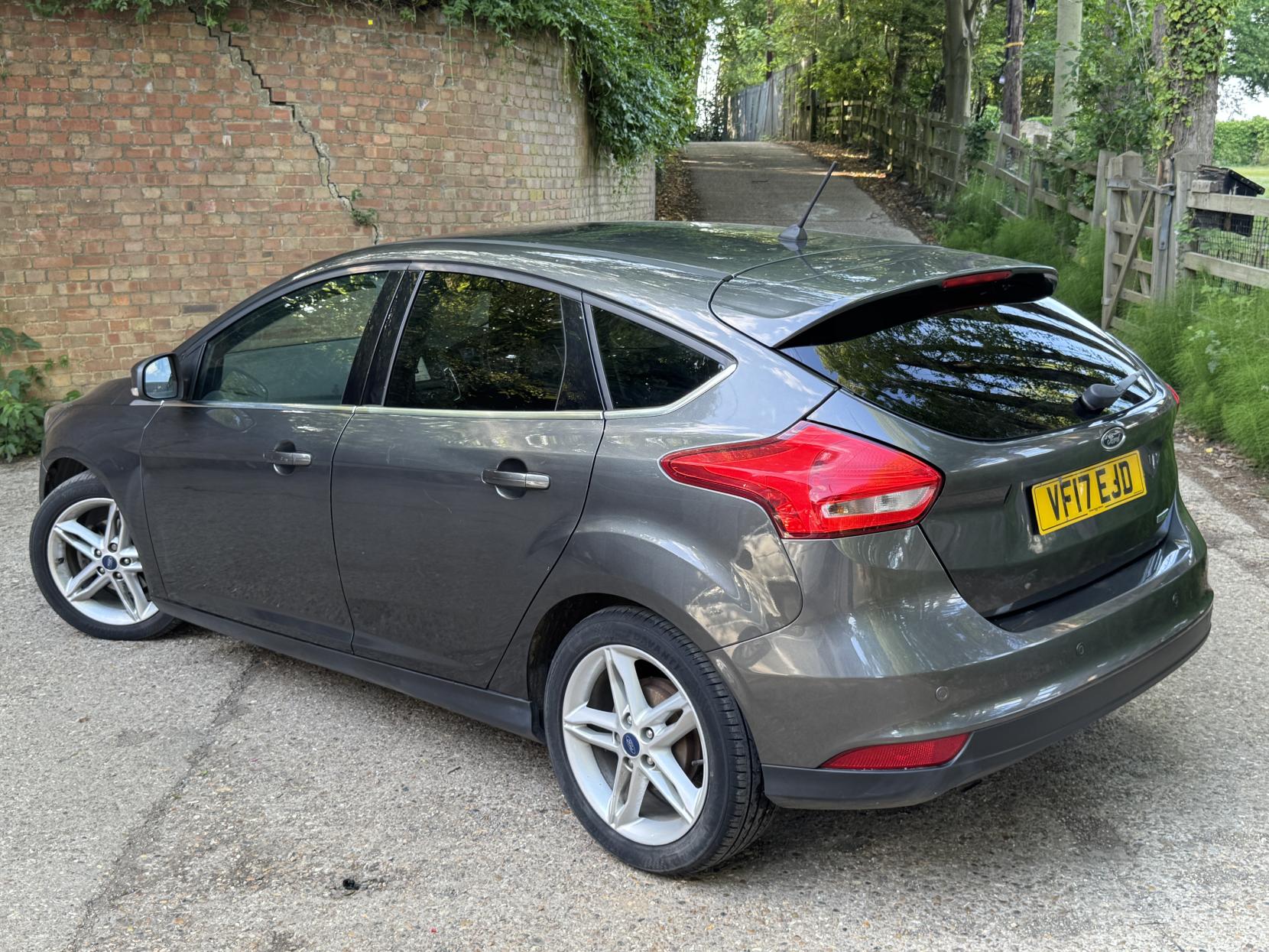 Ford Focus 1.0T EcoBoost Zetec Edition Hatchback 5dr Petrol Manual Euro 6 (s/s) (125 ps)