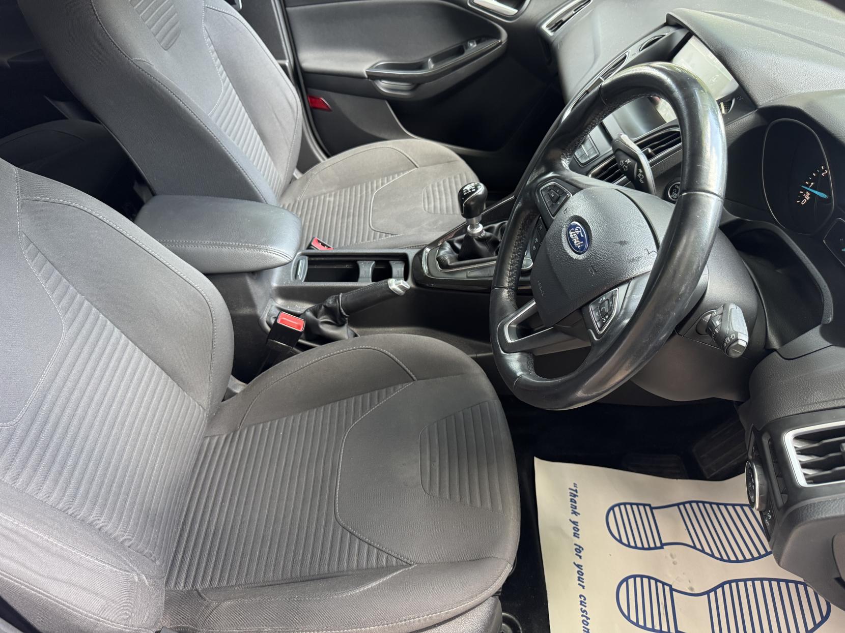 Ford Focus 1.0T EcoBoost Zetec Edition Hatchback 5dr Petrol Manual Euro 6 (s/s) (125 ps)