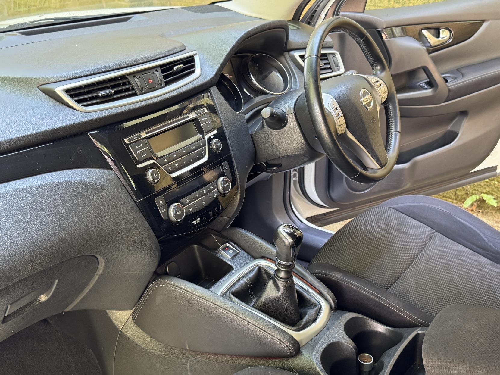 Nissan Qashqai 1.2 DIG-T Acenta SUV 5dr Petrol Manual 2WD Euro 6 (s/s) (115 ps)