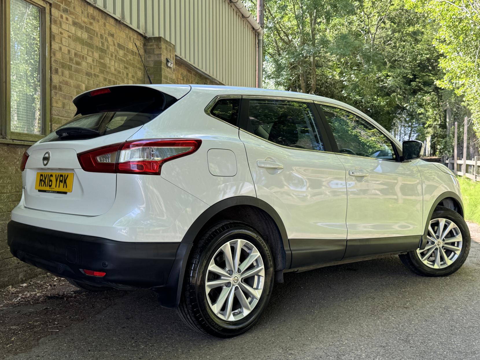 Nissan Qashqai 1.2 DIG-T Acenta SUV 5dr Petrol Manual 2WD Euro 6 (s/s) (115 ps)