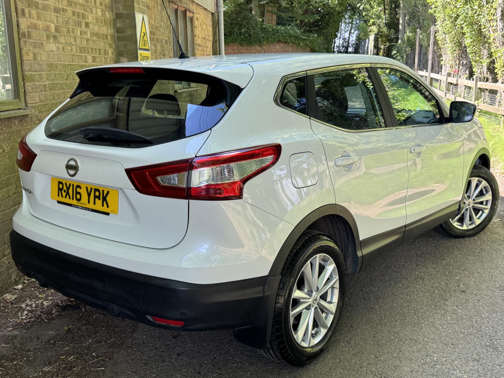 Nissan Qashqai 1.2 DIG-T Acenta SUV 5dr Petrol Manual 2WD Euro 6 (s/s) (115 ps)