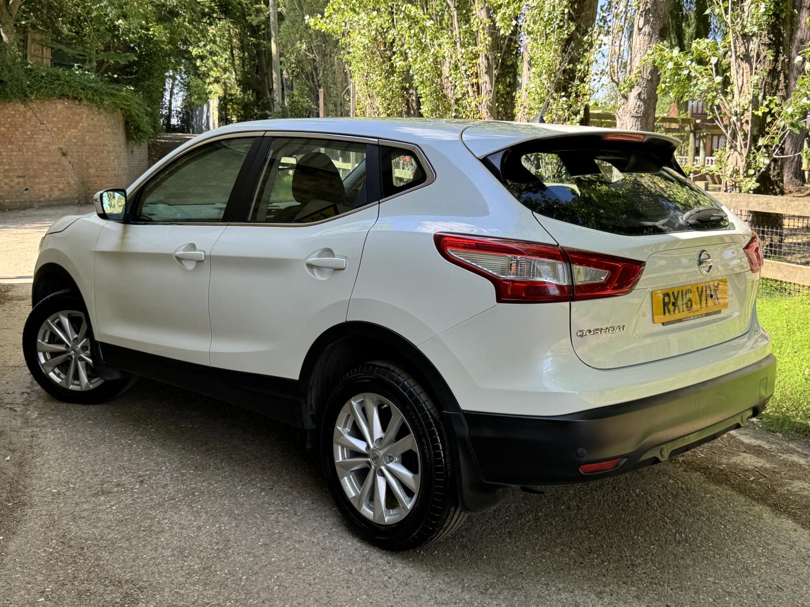 Nissan Qashqai 1.2 DIG-T Acenta SUV 5dr Petrol Manual 2WD Euro 6 (s/s) (115 ps)
