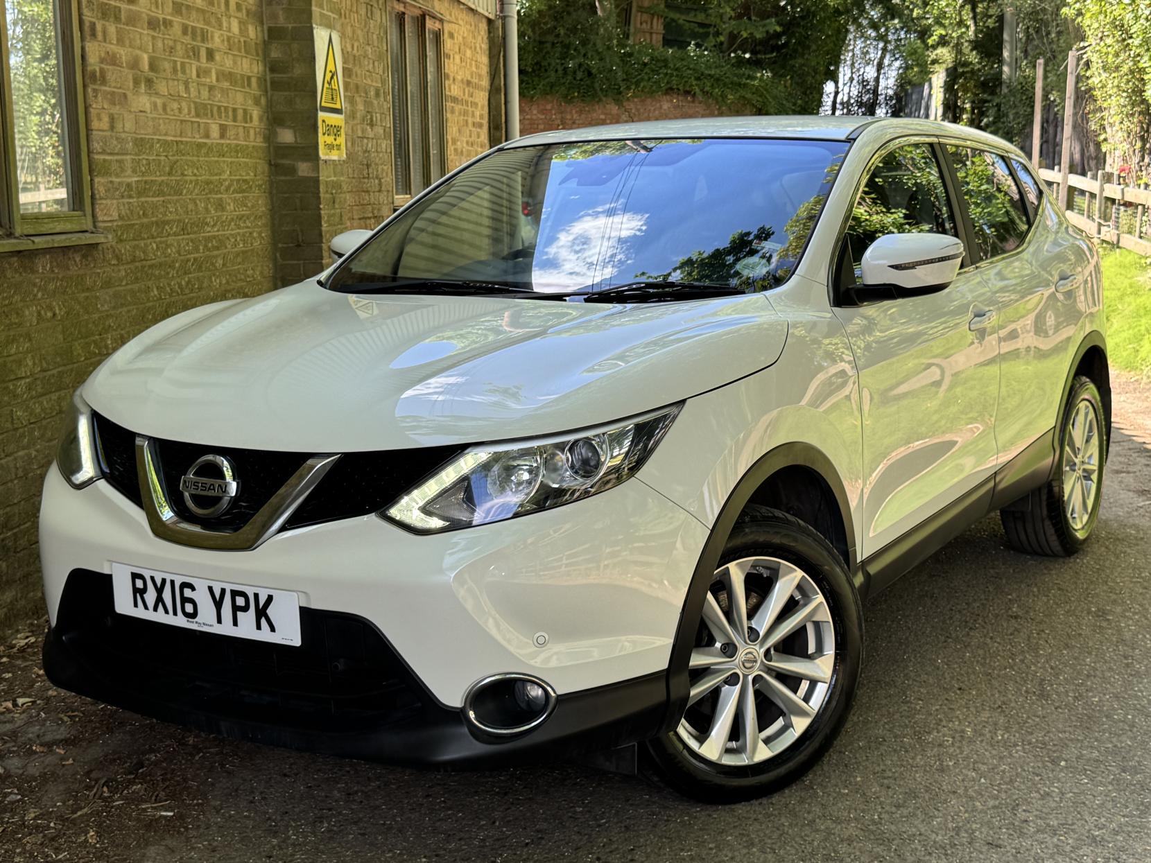Nissan Qashqai 1.2 DIG-T Acenta SUV 5dr Petrol Manual 2WD Euro 6 (s/s) (115 ps)