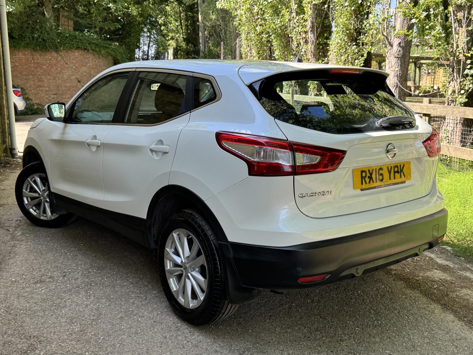 Nissan Qashqai 1.2 DIG-T Acenta SUV 5dr Petrol Manual 2WD Euro 6 (s/s) (115 ps)