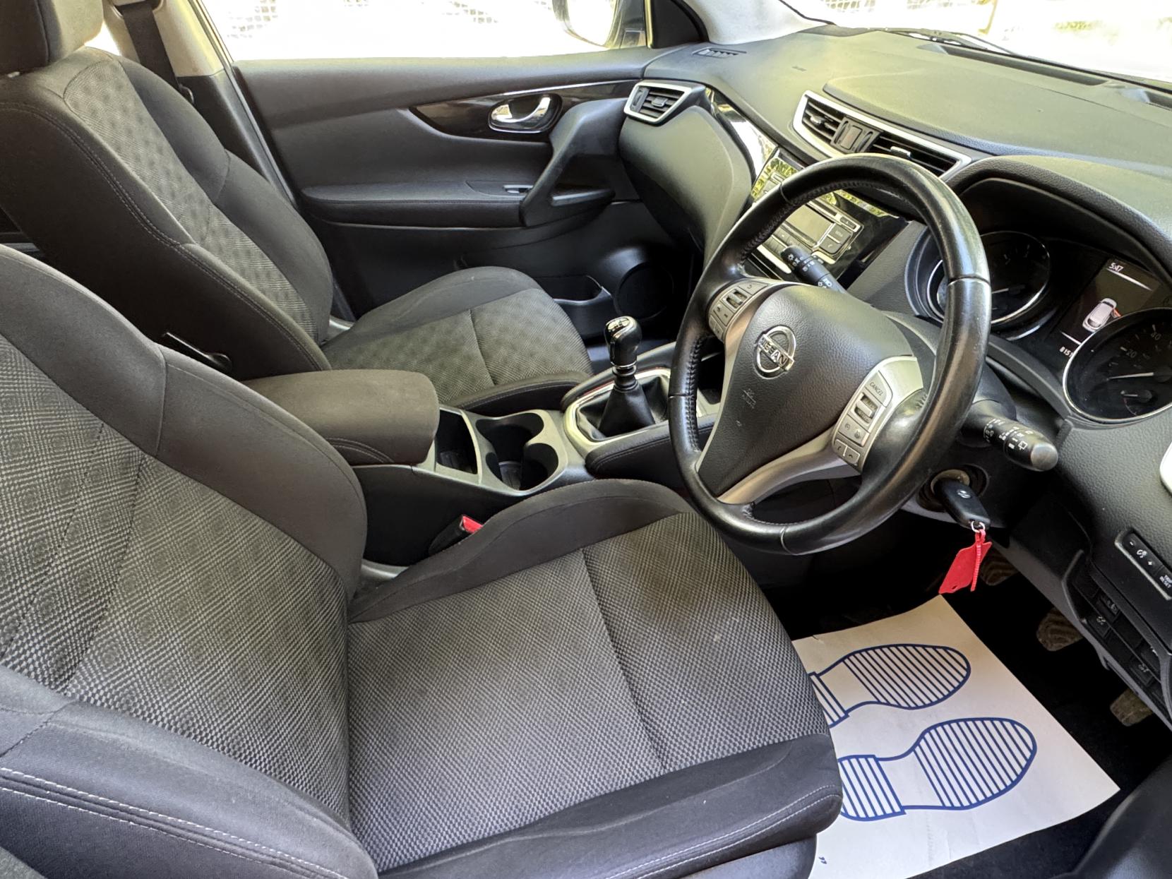 Nissan Qashqai 1.2 DIG-T Acenta SUV 5dr Petrol Manual 2WD Euro 6 (s/s) (115 ps)
