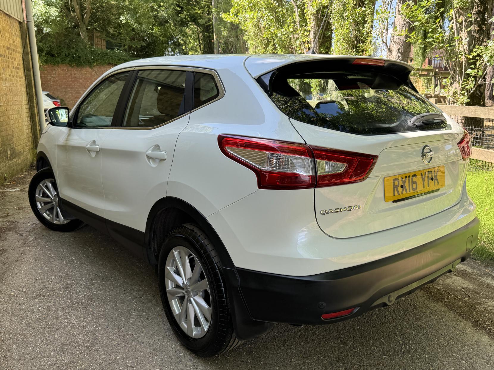 Nissan Qashqai 1.2 DIG-T Acenta SUV 5dr Petrol Manual 2WD Euro 6 (s/s) (115 ps)