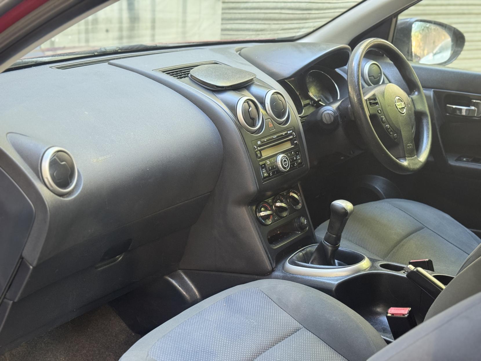 Nissan Qashqai 1.6 Visia SUV 5dr Petrol Manual 2WD Euro 5 (s/s) (117 ps)