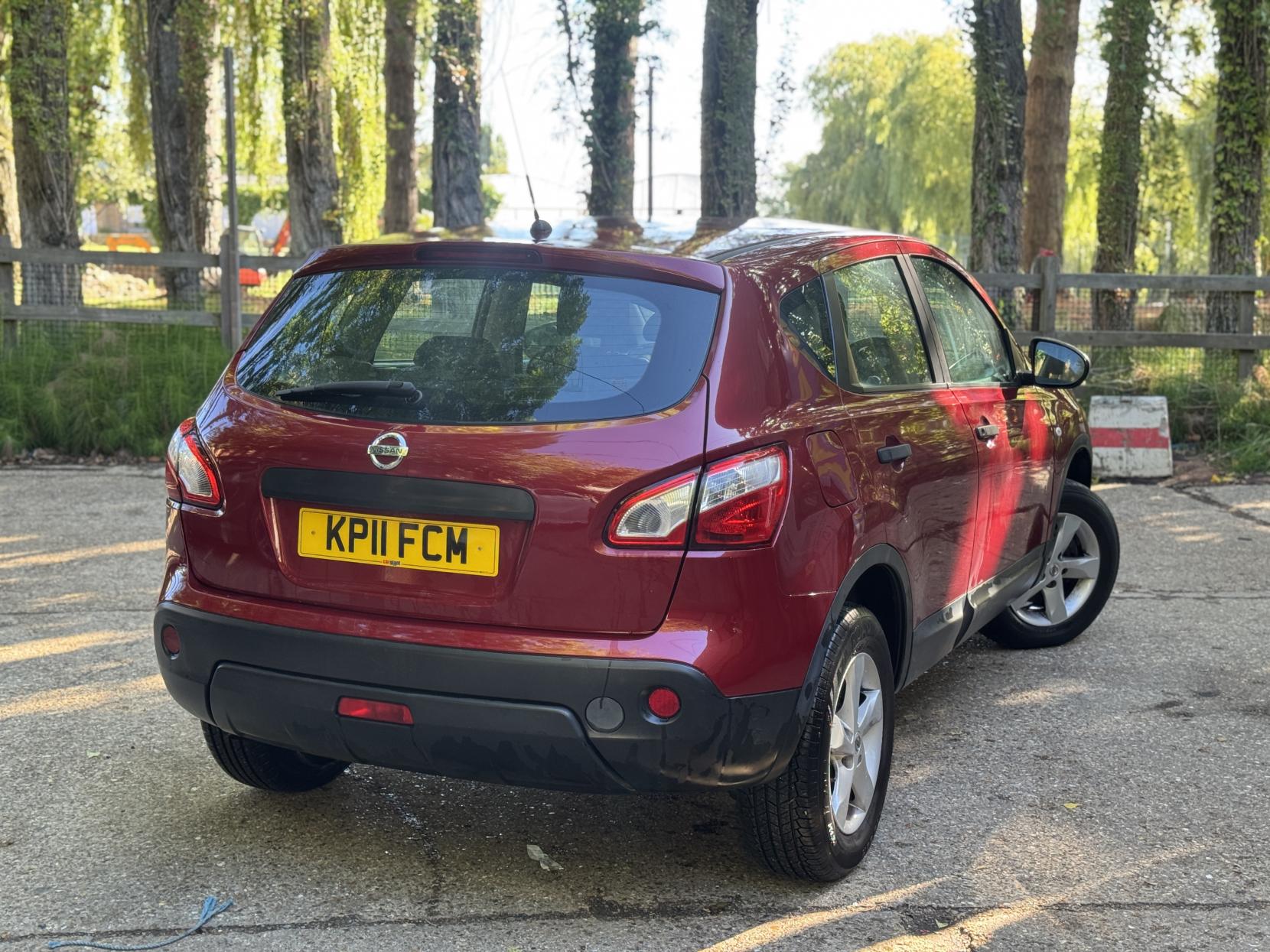 Nissan Qashqai 1.6 Visia SUV 5dr Petrol Manual 2WD Euro 5 (s/s) (117 ps)