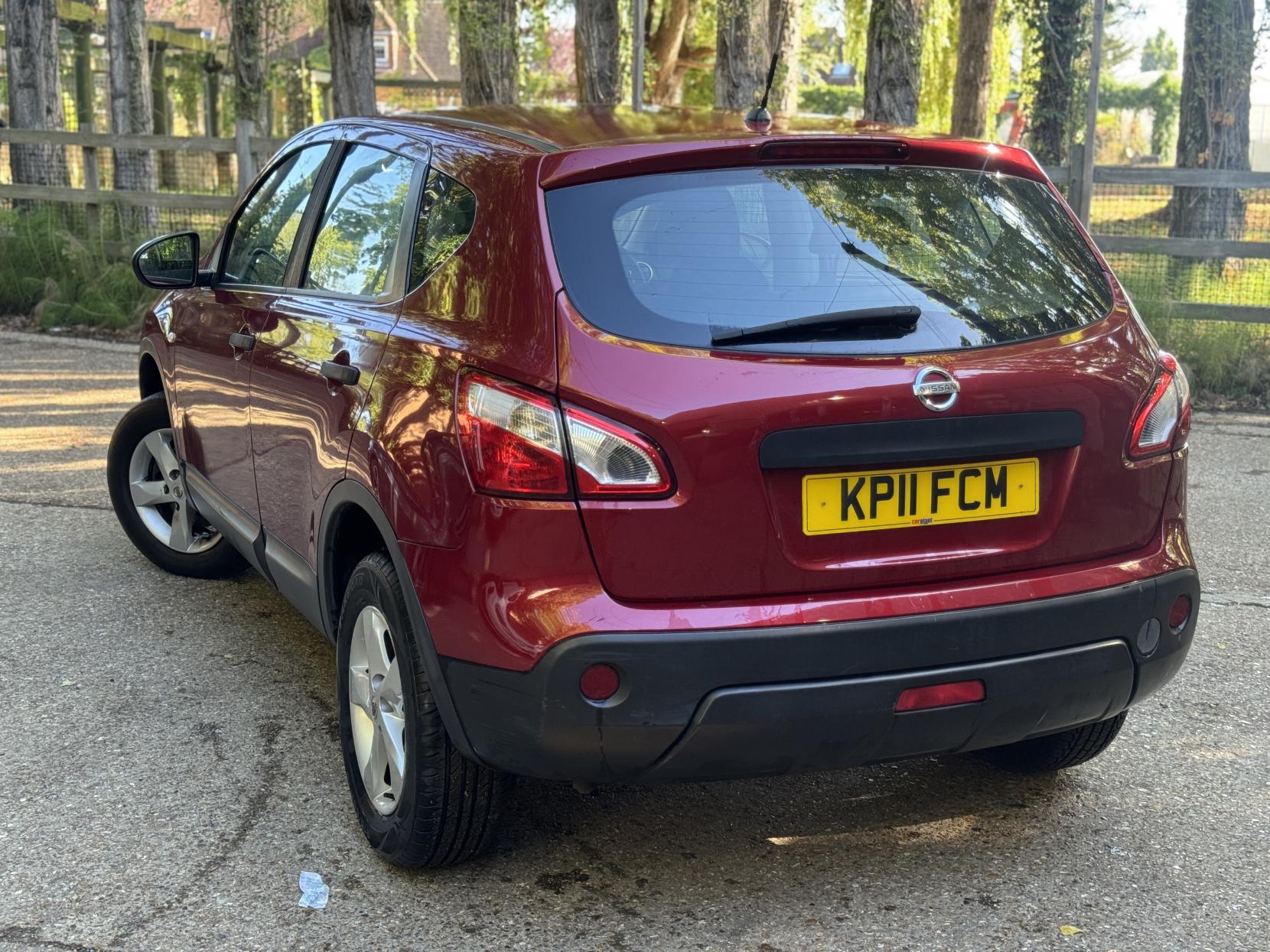 Nissan Qashqai 1.6 Visia SUV 5dr Petrol Manual 2WD Euro 5 (s/s) (117 ps)