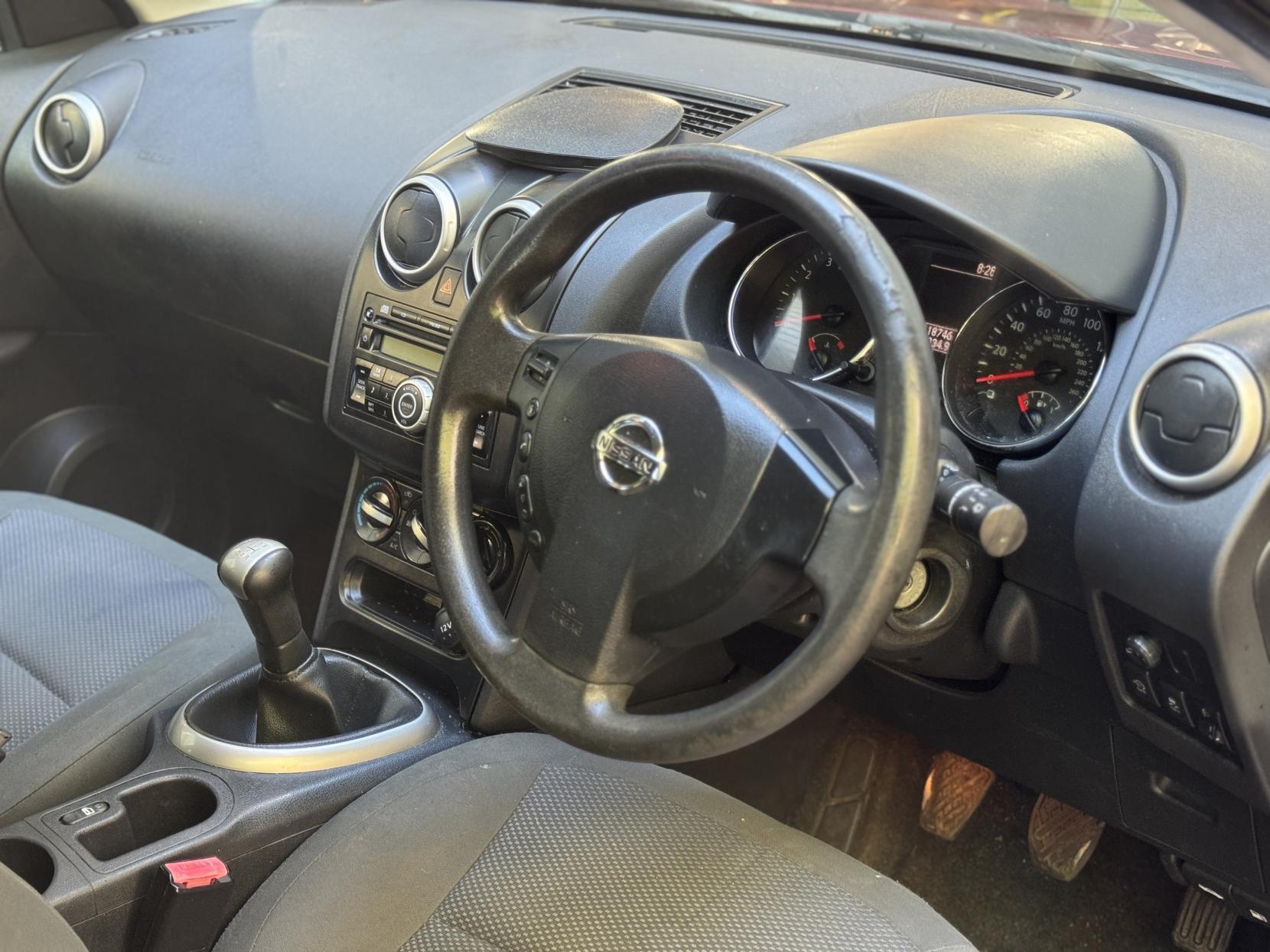 Nissan Qashqai 1.6 Visia SUV 5dr Petrol Manual 2WD Euro 5 (s/s) (117 ps)