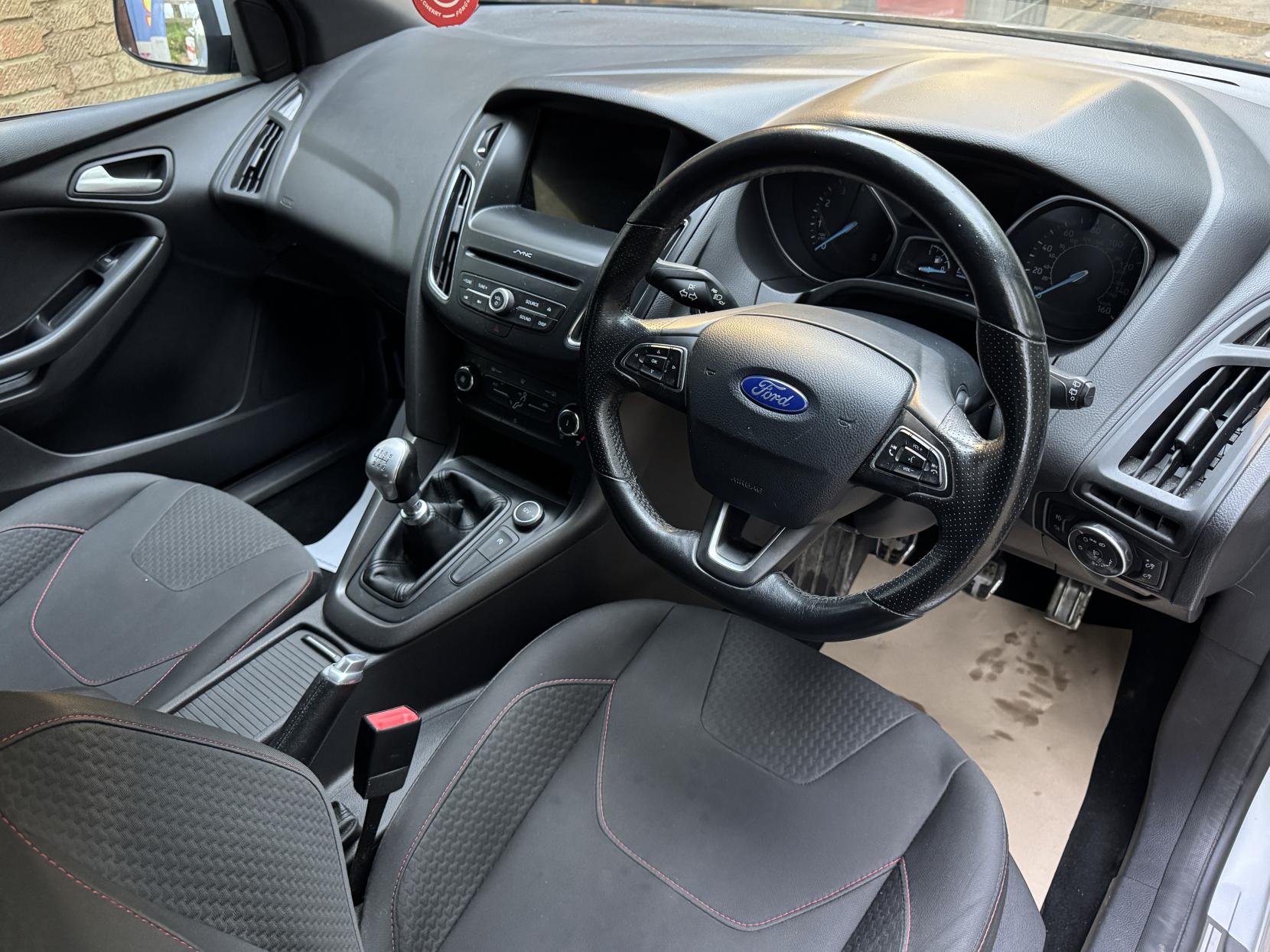Ford Focus 1.0T EcoBoost ST-Line Hatchback 5dr Petrol Manual Euro 6 (s/s) (140 ps)
