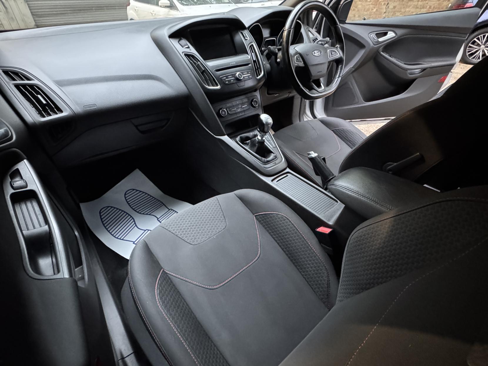 Ford Focus 1.0T EcoBoost ST-Line Hatchback 5dr Petrol Manual Euro 6 (s/s) (140 ps)
