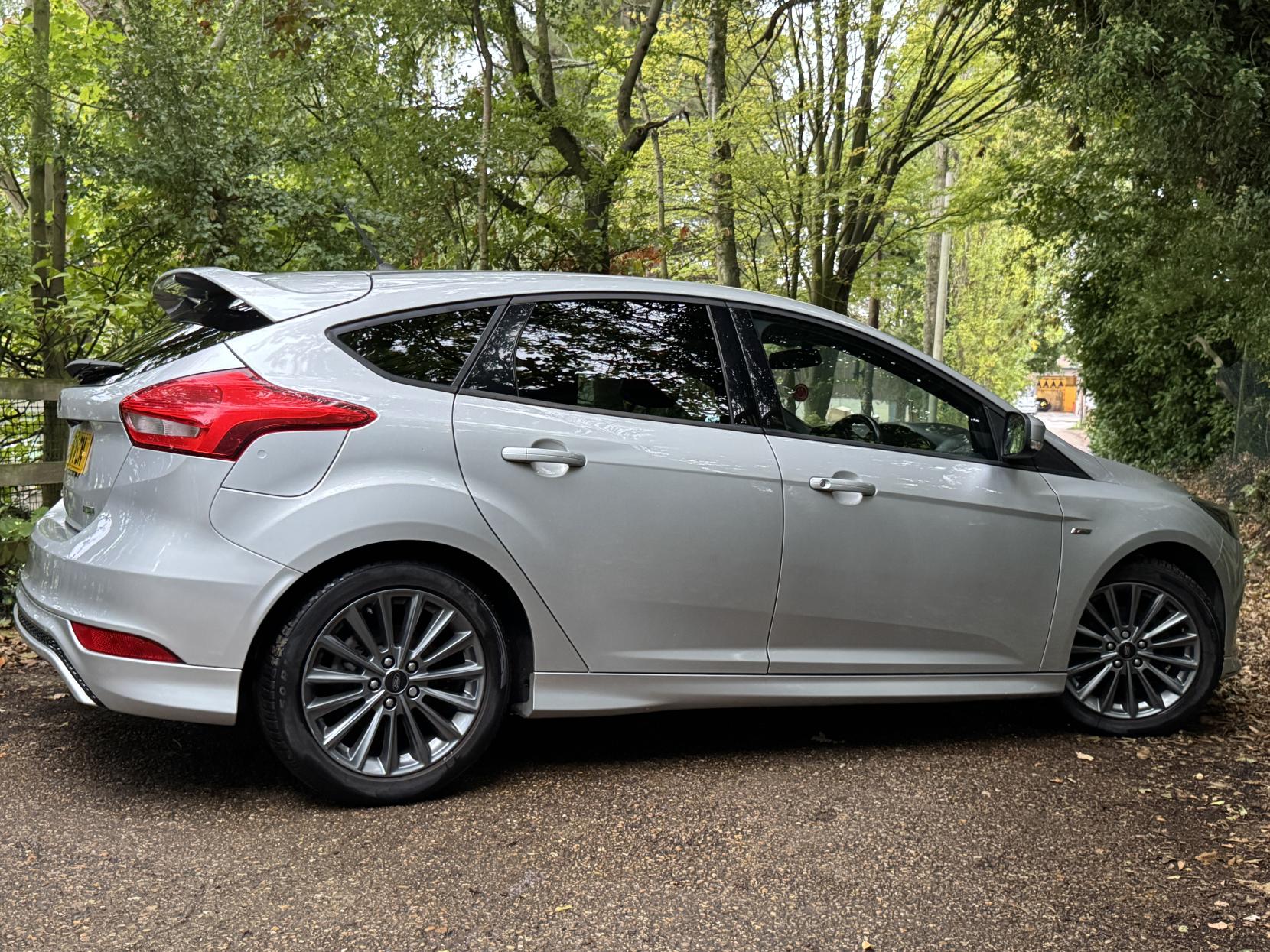 Ford Focus 1.0T EcoBoost ST-Line Hatchback 5dr Petrol Manual Euro 6 (s/s) (140 ps)