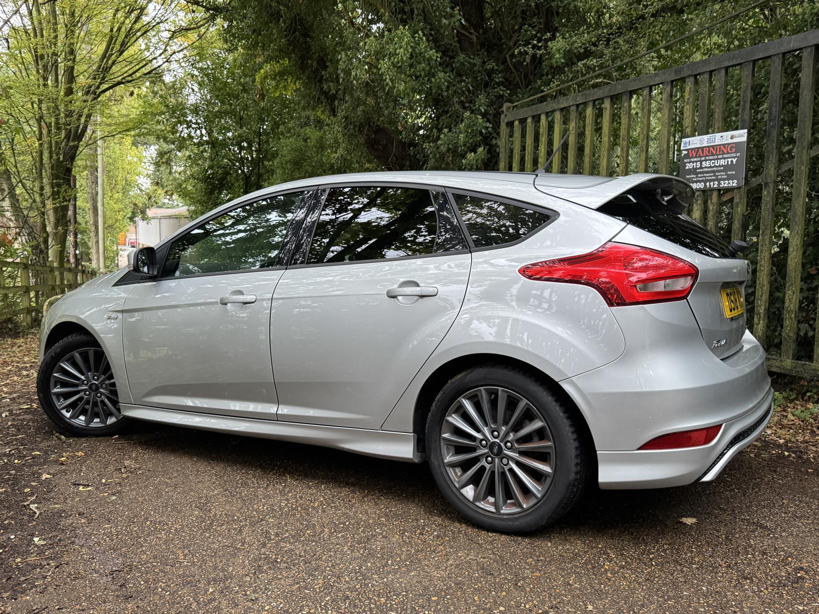 Ford Focus 1.0T EcoBoost ST-Line Hatchback 5dr Petrol Manual Euro 6 (s/s) (140 ps)