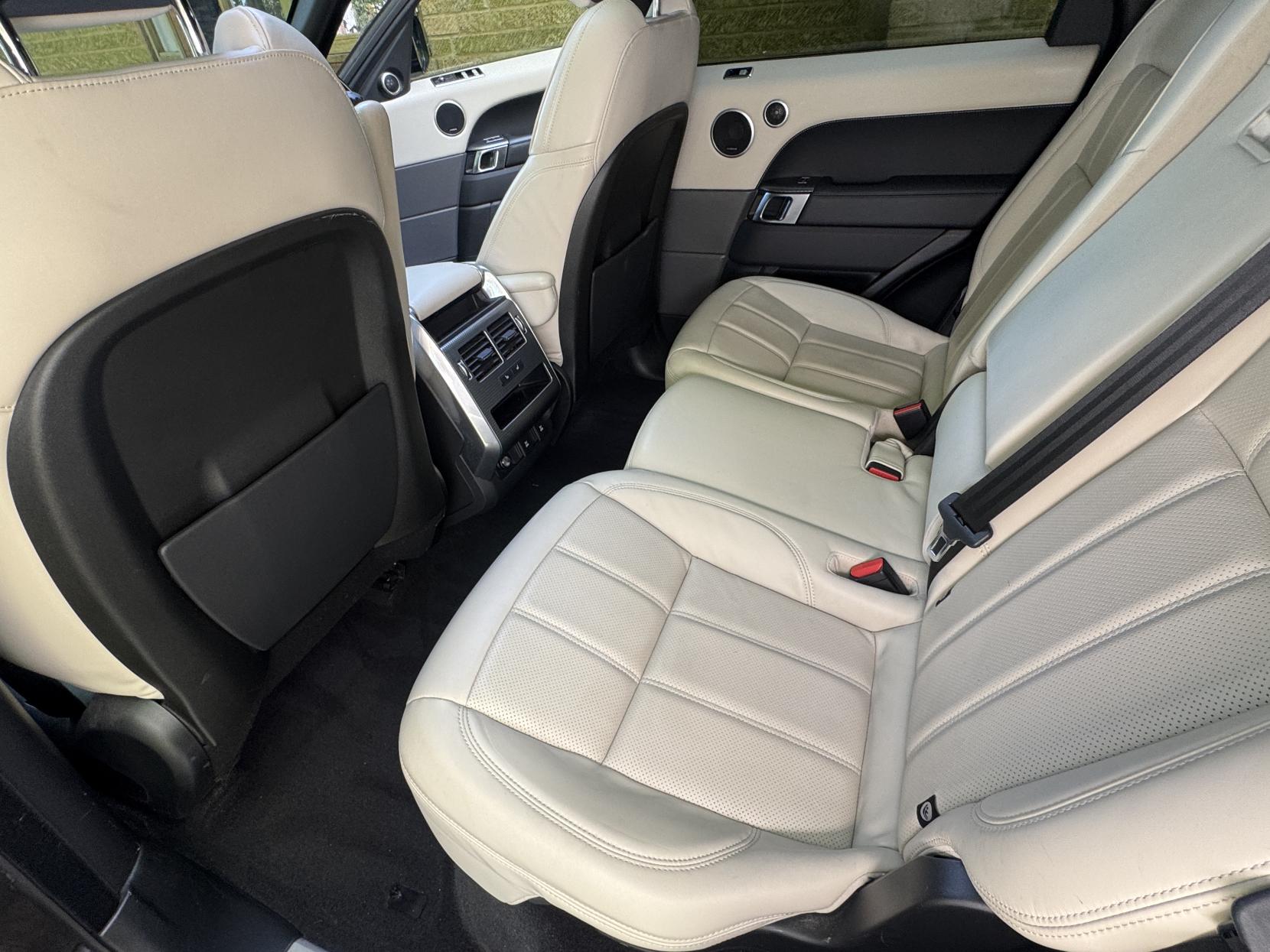 Land Rover Range Rover Sport 3.0 SD V6 HSE Dynamic SUV 5dr Diesel Auto 4WD Euro 6 (s/s) (306 ps)