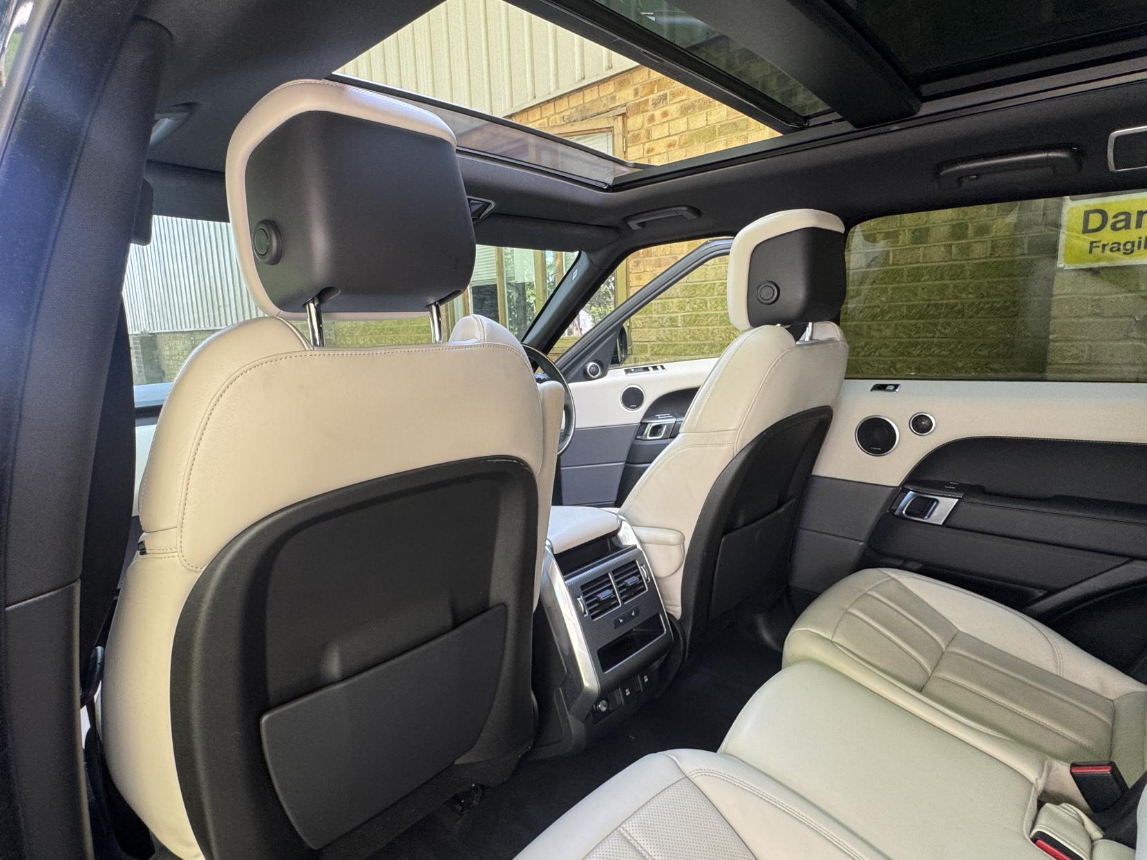 Land Rover Range Rover Sport 3.0 SD V6 HSE Dynamic SUV 5dr Diesel Auto 4WD Euro 6 (s/s) (306 ps)
