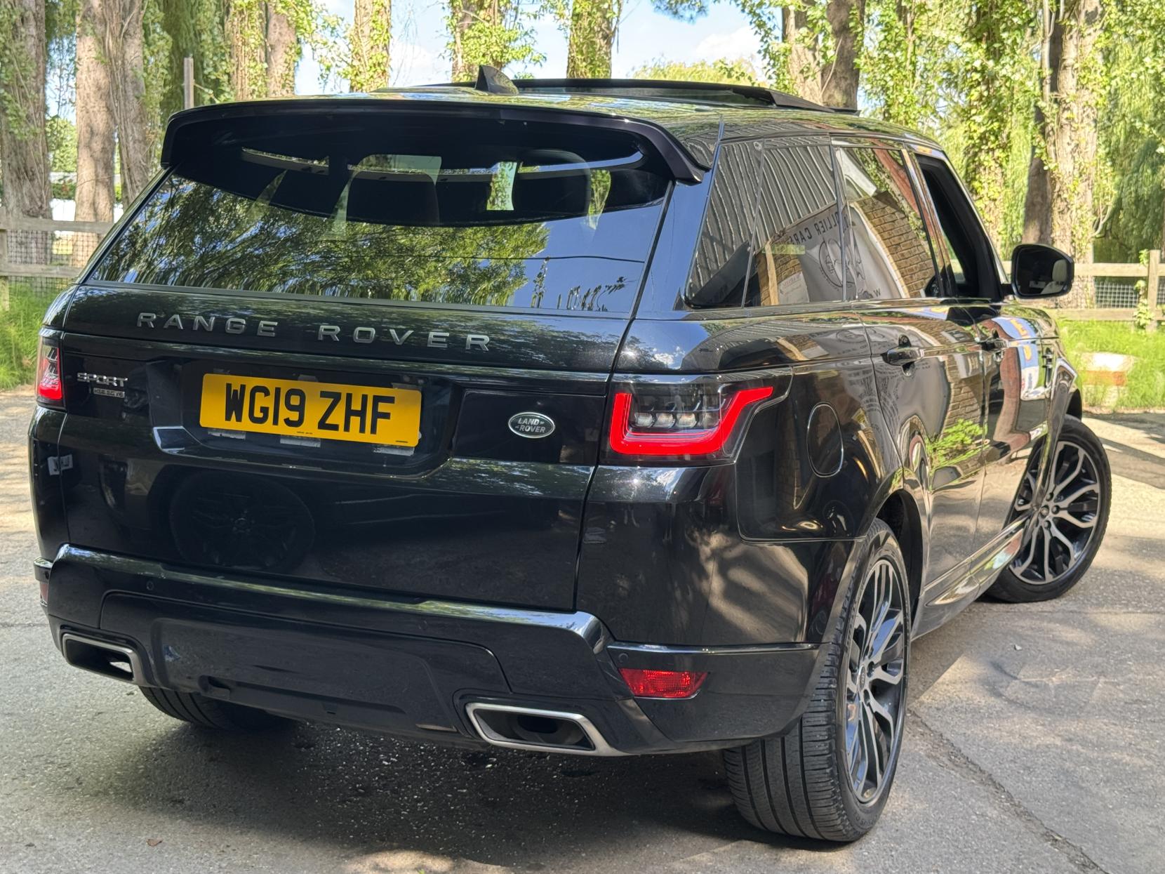 Land Rover Range Rover Sport 3.0 SD V6 HSE Dynamic SUV 5dr Diesel Auto 4WD Euro 6 (s/s) (306 ps)