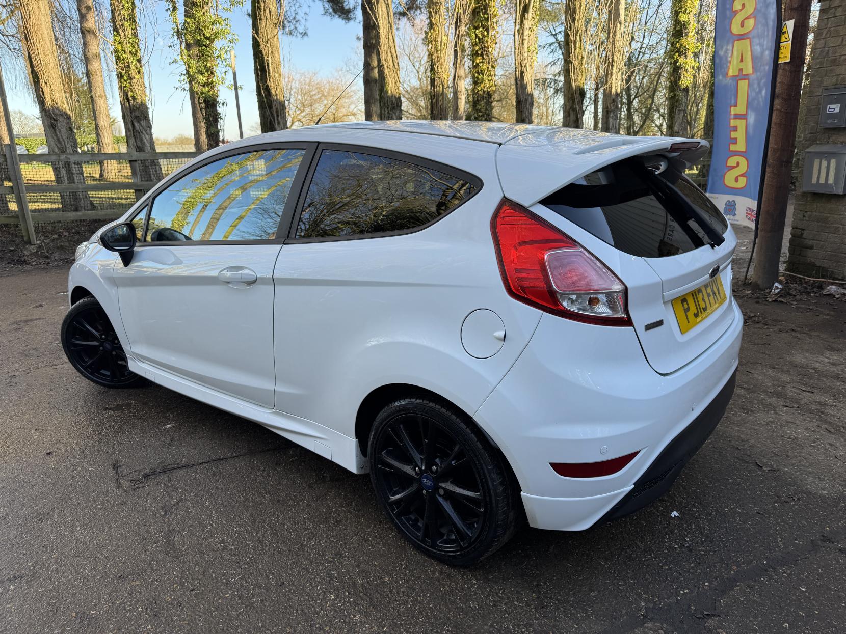 Ford Fiesta 1.0T EcoBoost Zetec S Hatchback 3dr Petrol Manual Euro 5 (s/s) (125 ps)