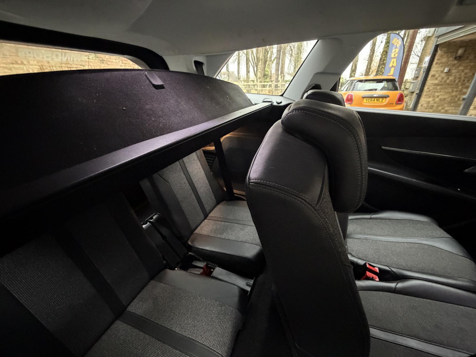 Peugeot 5008 1.2 PureTech Allure SUV 5dr Petrol Manual Euro 6 (s/s) (130 ps)