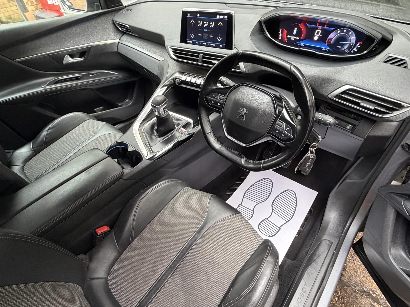 Peugeot 5008 1.2 PureTech Allure SUV 5dr Petrol Manual Euro 6 (s/s) (130 ps)