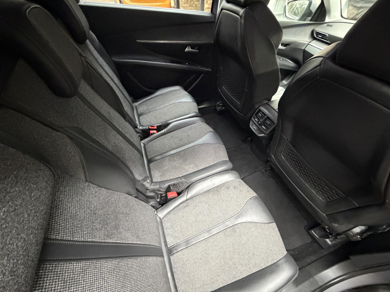 Peugeot 5008 1.2 PureTech Allure SUV 5dr Petrol Manual Euro 6 (s/s) (130 ps)