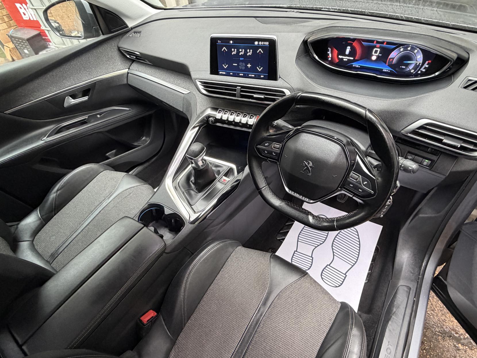 Peugeot 5008 1.2 PureTech Allure SUV 5dr Petrol Manual Euro 6 (s/s) (130 ps)