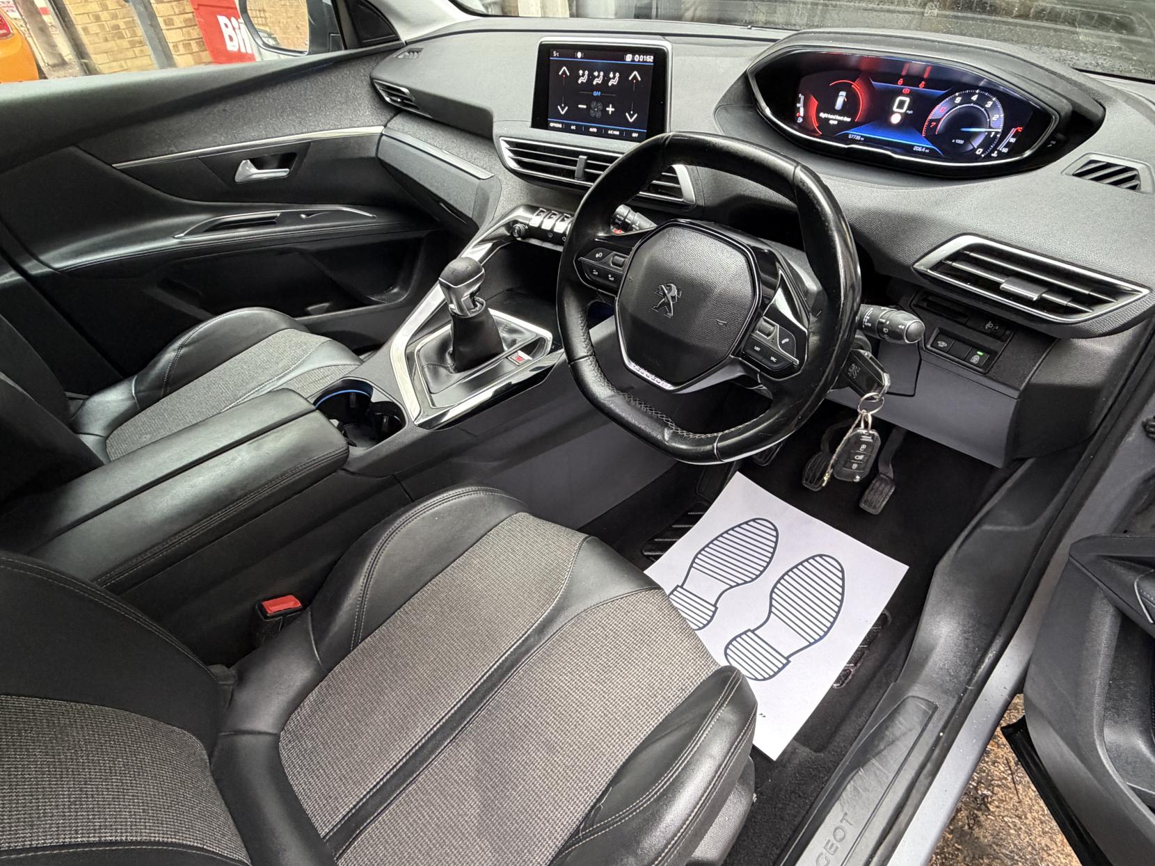 Peugeot 5008 1.2 PureTech Allure SUV 5dr Petrol Manual Euro 6 (s/s) (130 ps)