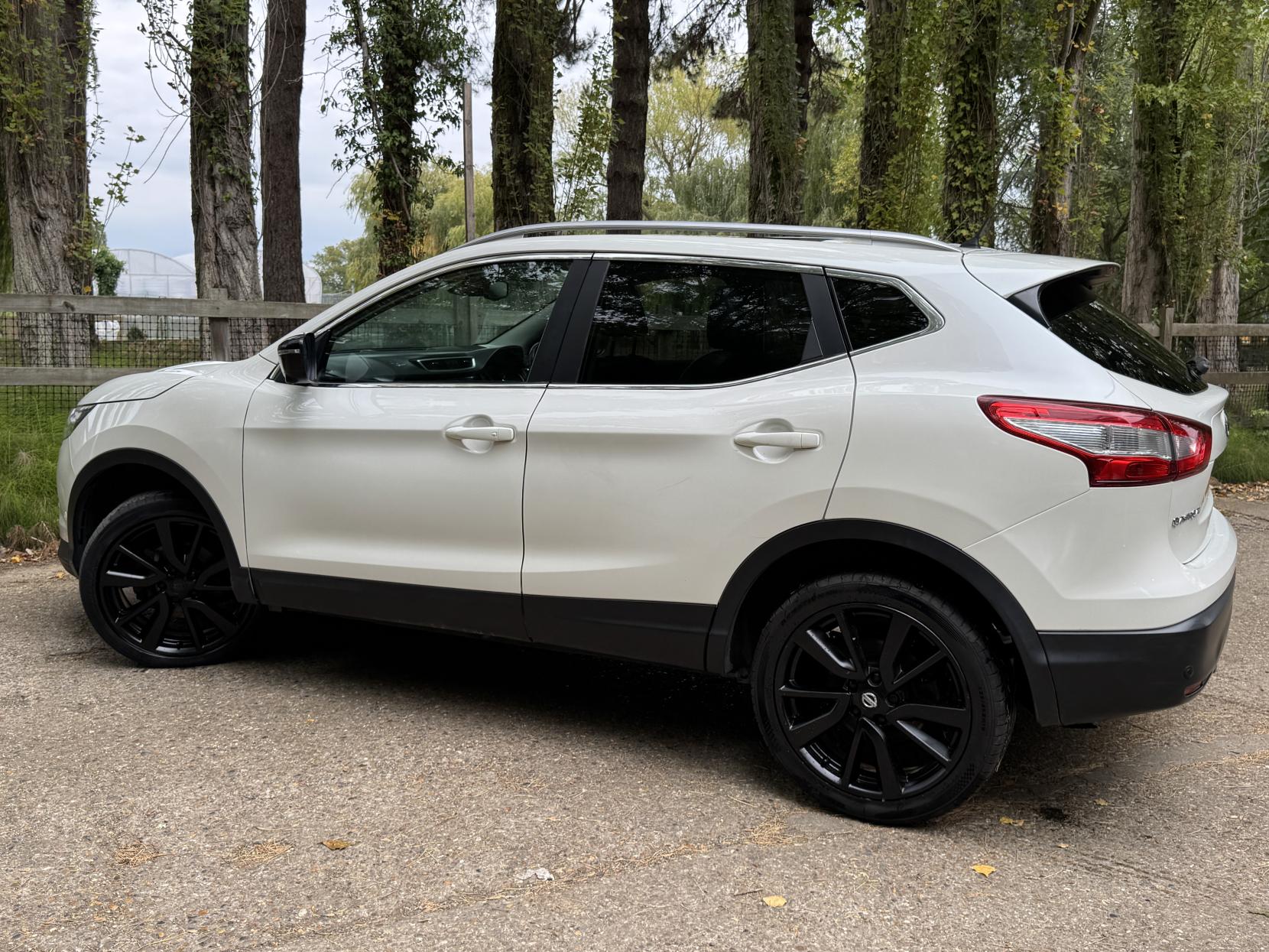 Nissan Qashqai 1.2 DIG-T Tekna SUV 5dr Petrol Manual 2WD Euro 6 (s/s) (115 ps)