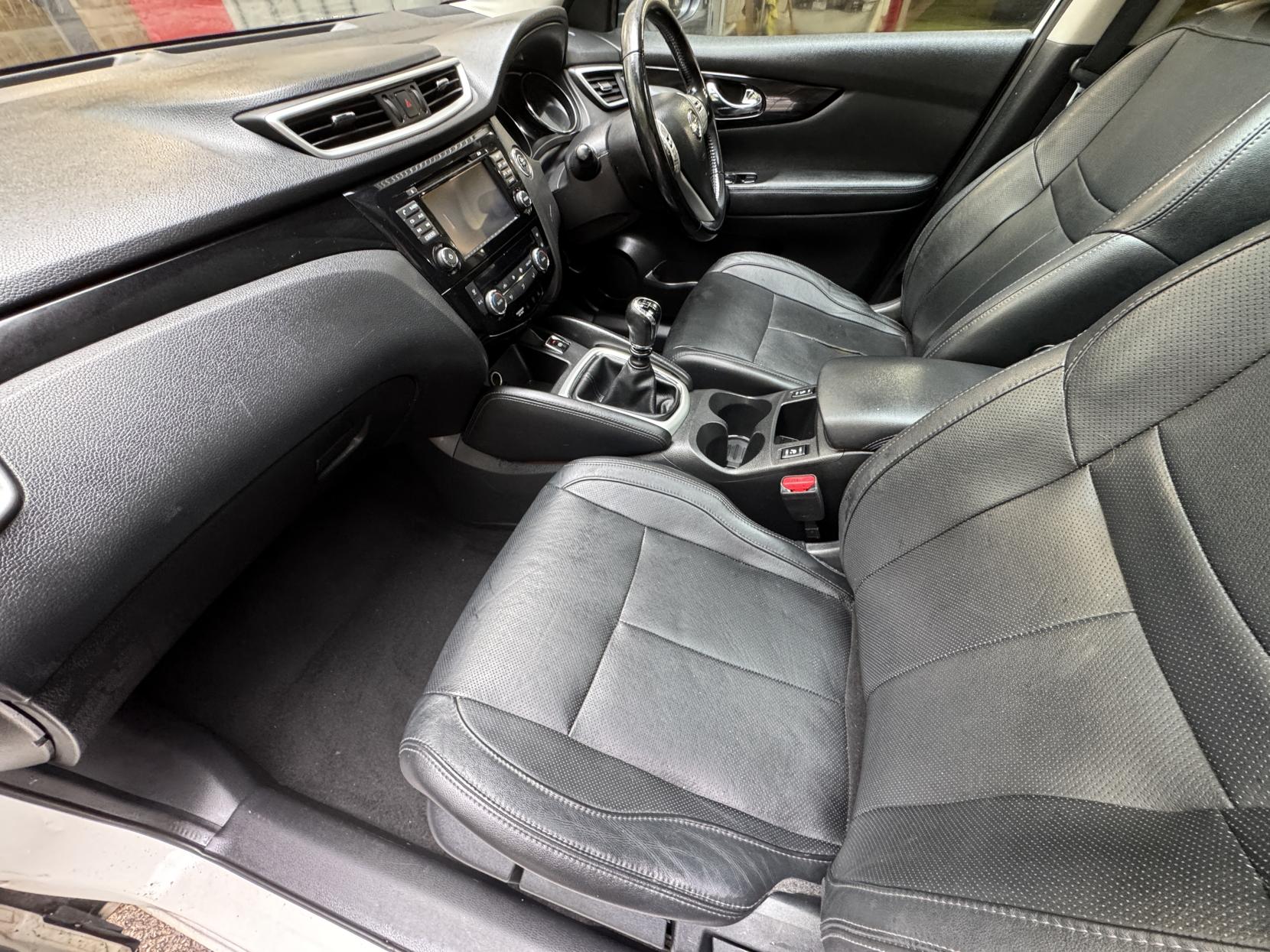 Nissan Qashqai 1.2 DIG-T Tekna SUV 5dr Petrol Manual 2WD Euro 6 (s/s) (115 ps)