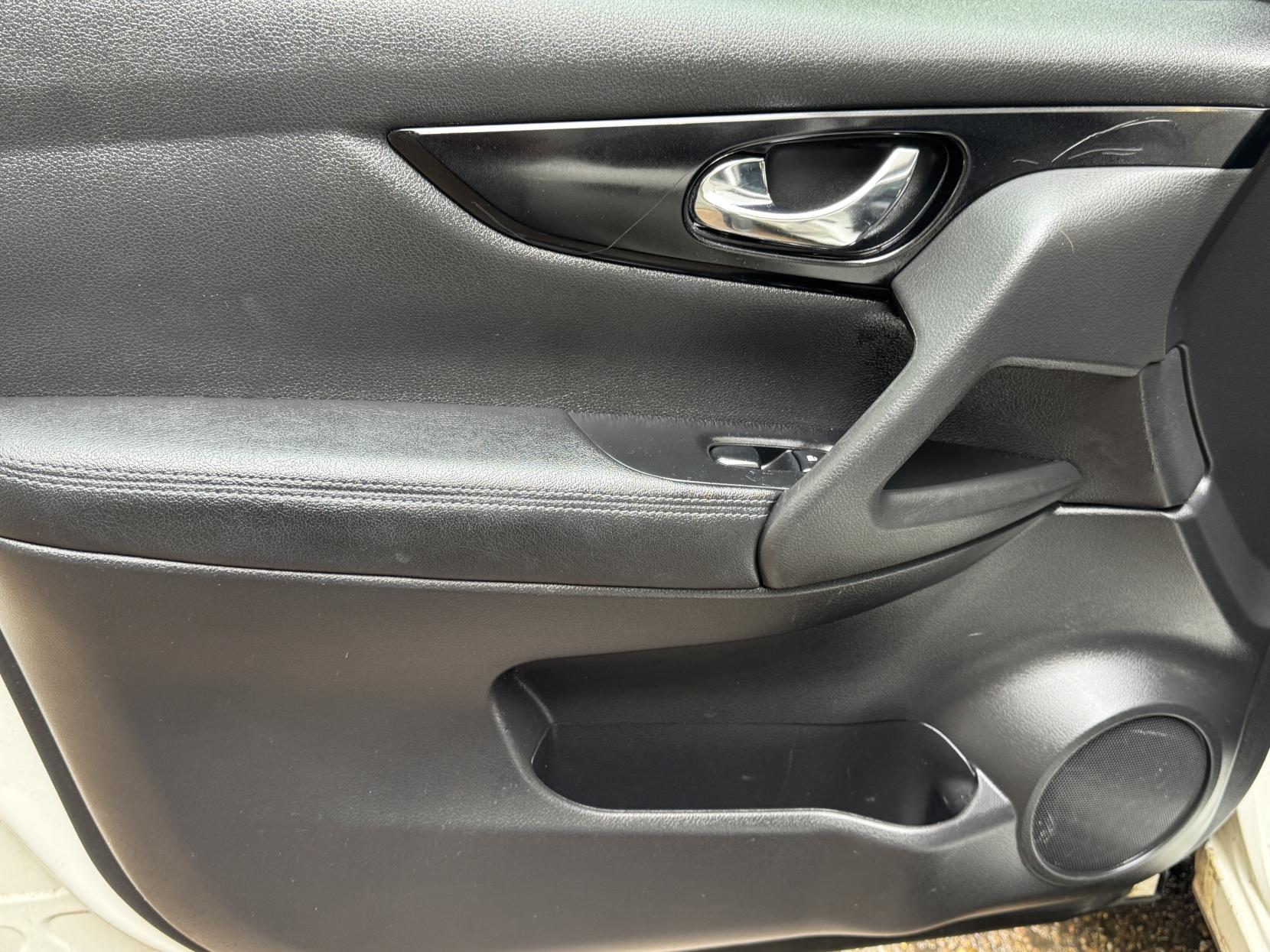 Nissan Qashqai 1.2 DIG-T Tekna SUV 5dr Petrol Manual 2WD Euro 6 (s/s) (115 ps)