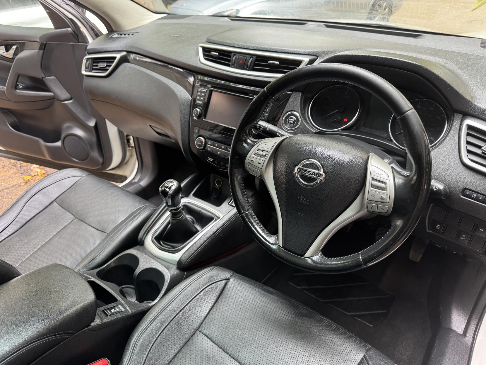 Nissan Qashqai 1.2 DIG-T Tekna SUV 5dr Petrol Manual 2WD Euro 6 (s/s) (115 ps)