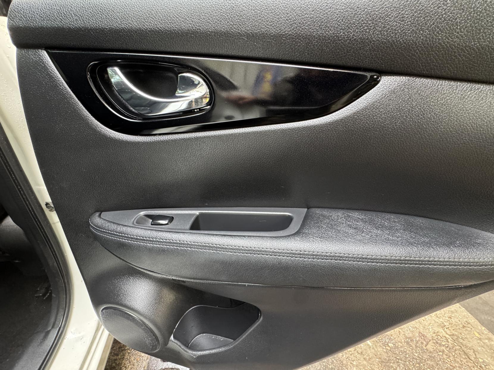 Nissan Qashqai 1.2 DIG-T Tekna SUV 5dr Petrol Manual 2WD Euro 6 (s/s) (115 ps)