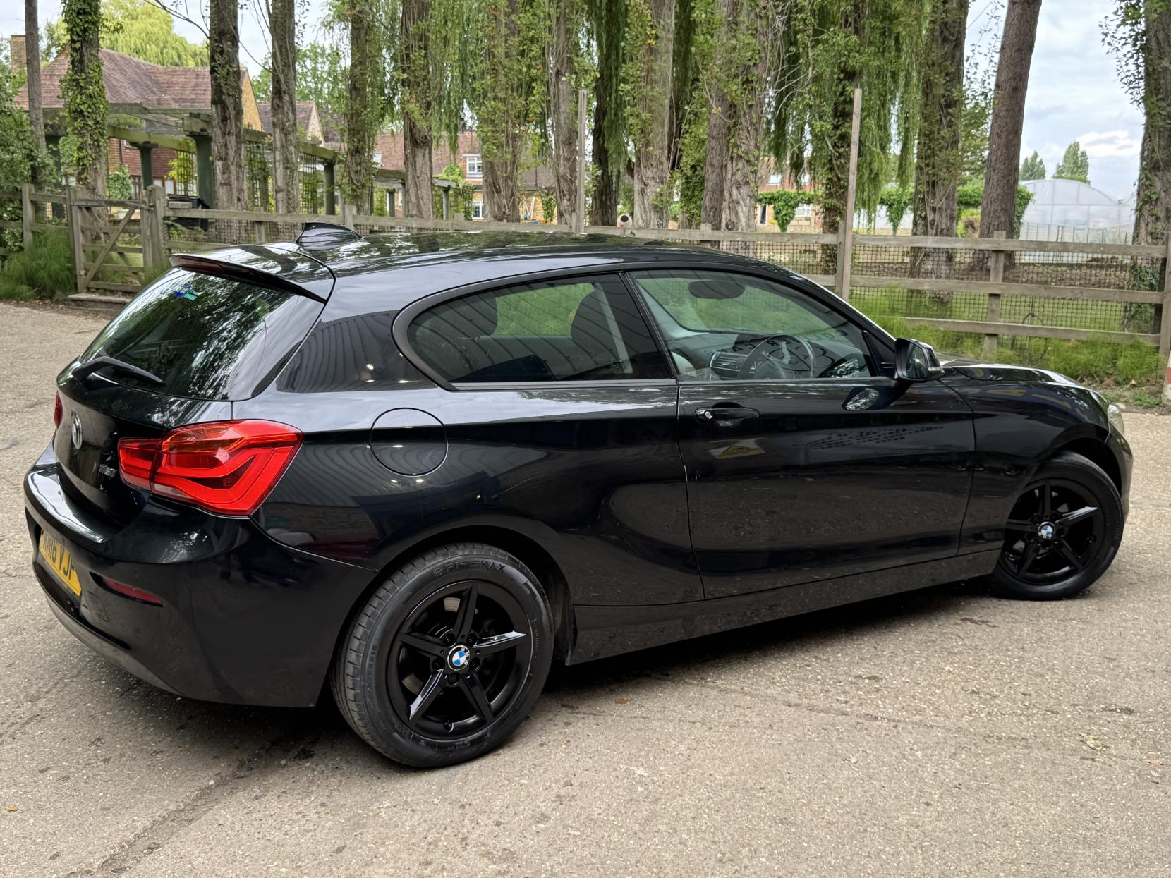 BMW 1 Series 1.5 118i SE Hatchback 3dr Petrol Manual Euro 6 (s/s) (136 ps)