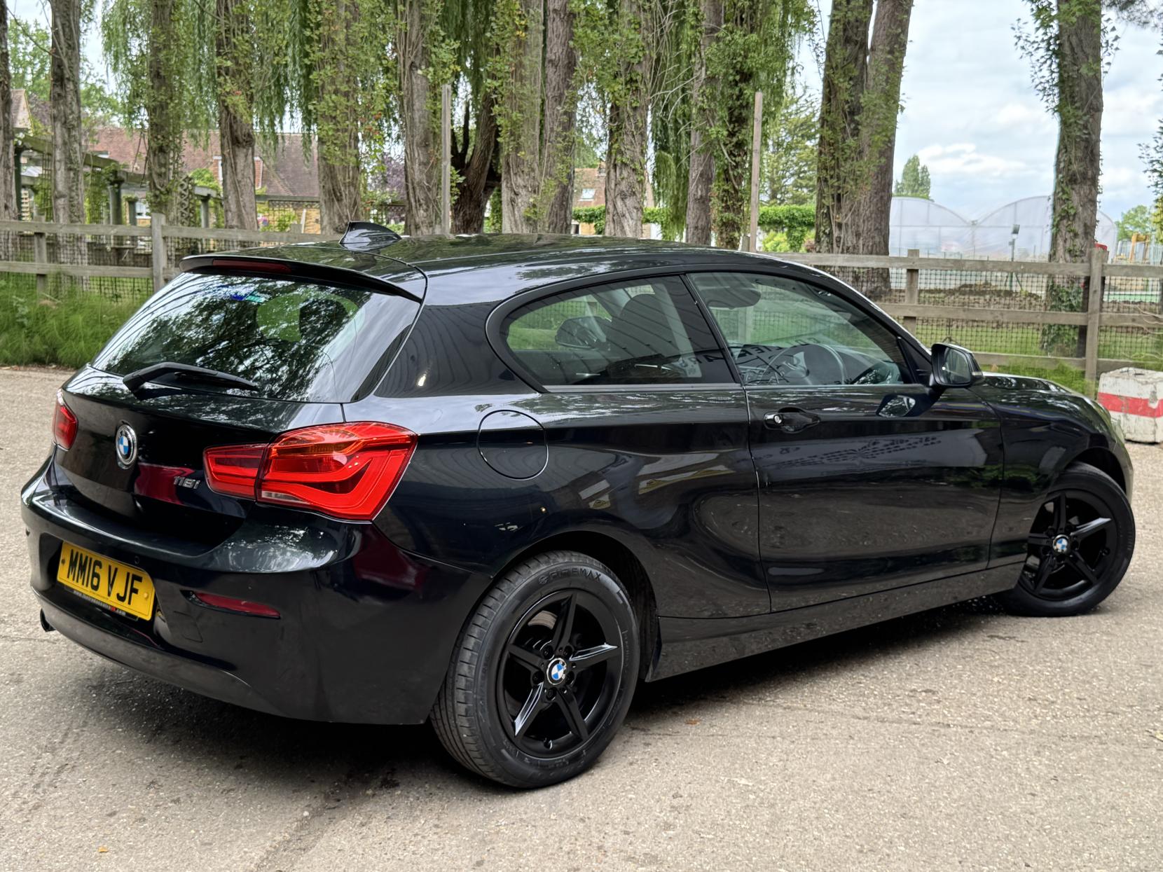 BMW 1 Series 1.5 118i SE Hatchback 3dr Petrol Manual Euro 6 (s/s) (136 ps)