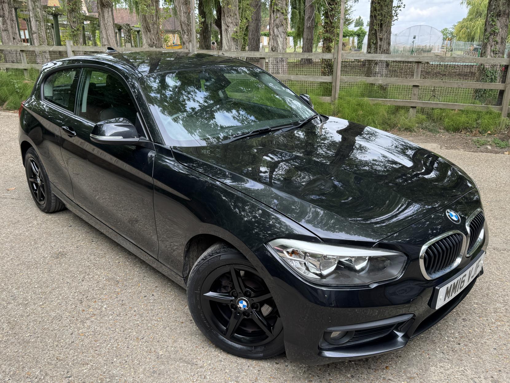 BMW 1 Series 1.5 118i SE Hatchback 3dr Petrol Manual Euro 6 (s/s) (136 ps)