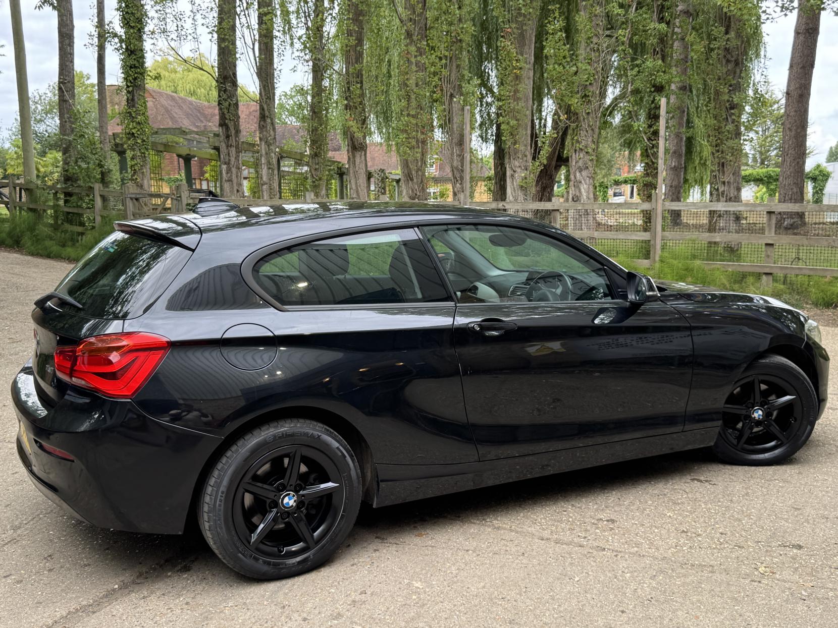 BMW 1 Series 1.5 118i SE Hatchback 3dr Petrol Manual Euro 6 (s/s) (136 ps)