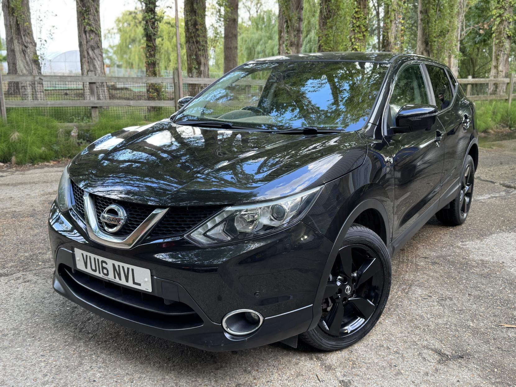Nissan Qashqai 1.2 DIG-T n-tec SUV 5dr Petrol Manual 2WD Euro 6 (s/s) (115 ps)