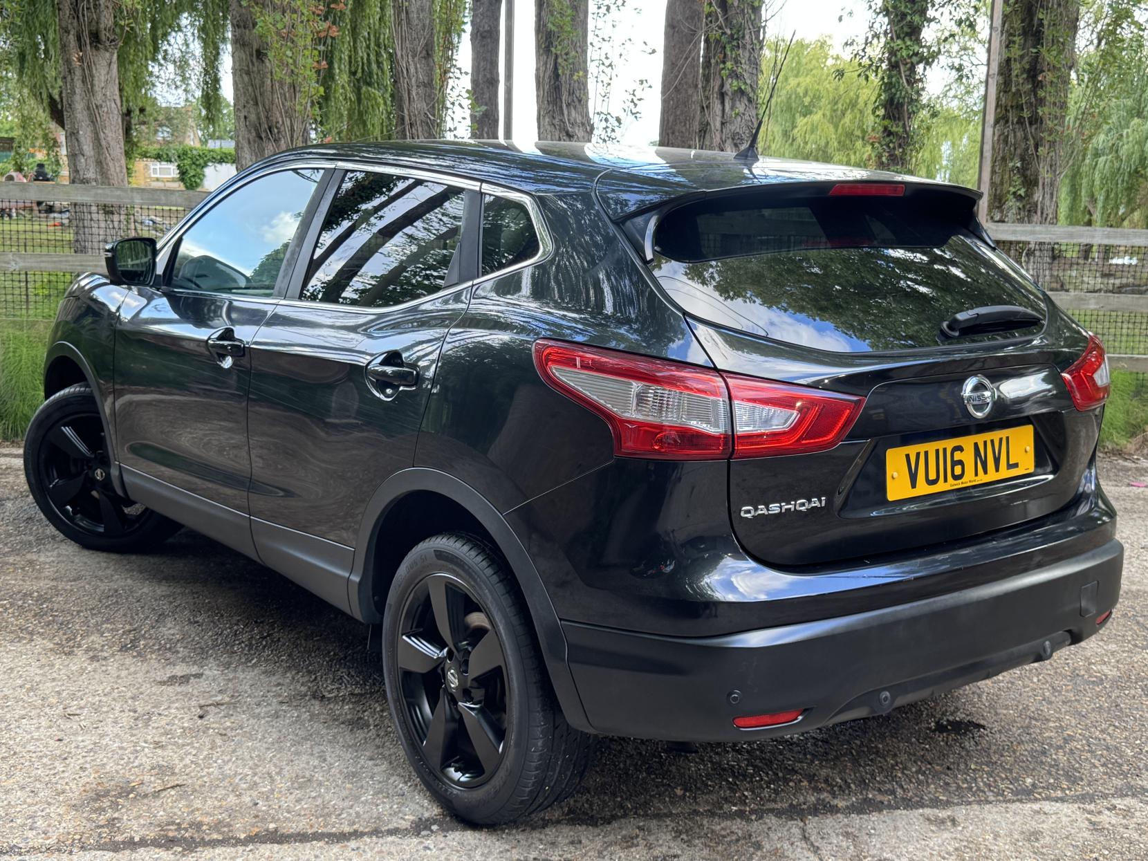Nissan Qashqai 1.2 DIG-T n-tec SUV 5dr Petrol Manual 2WD Euro 6 (s/s) (115 ps)